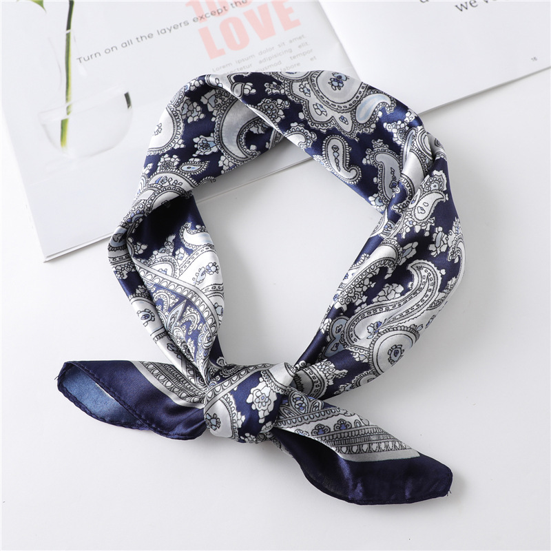 Foulard quadrato di lusso in s - Silk Neck Scarf recensione e prezzo