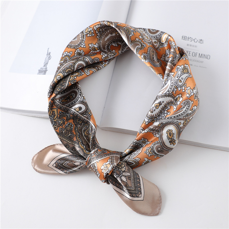Foulard quadrato di lusso in s - Silk Neck Scarf recensione e prezzo