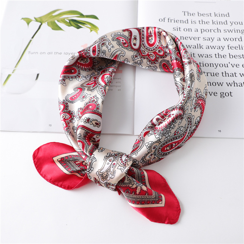 Foulard quadrato di lusso in s - Silk Neck Scarf recensione e prezzo